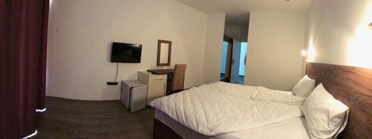 Htp Velika Plaza Ulcinj Hotel Ngoại thất bức ảnh